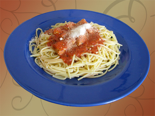 Spaghetti mit Hähnchen-Tomatensoße
 - Abbildung kann abweichen! -
